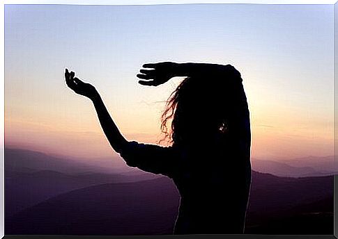 Woman dancing in the middle of nature