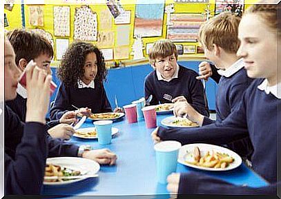 children having lunch at school