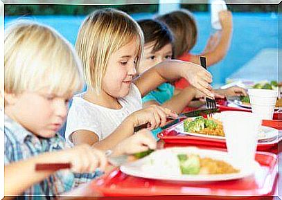 children eating at school