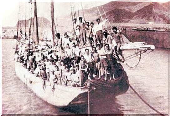 Spanish immigrants arriving off the coast of Venezuela in 1949