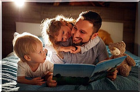 father reading to children